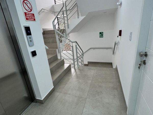 Escaleras + Asensor (3)