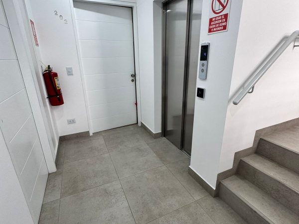 Escaleras + Asensor (4)